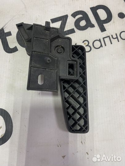 Ручка открывания капота Skoda Rapid