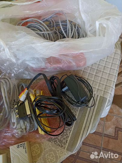 Тюльпаны провода и USB, переходники, пульт и заряд