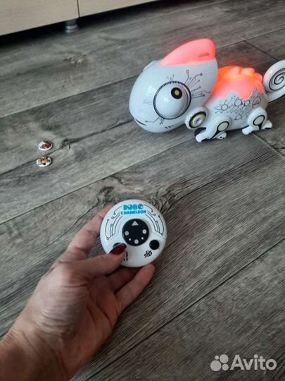 Игрушка хамелеон с пультом