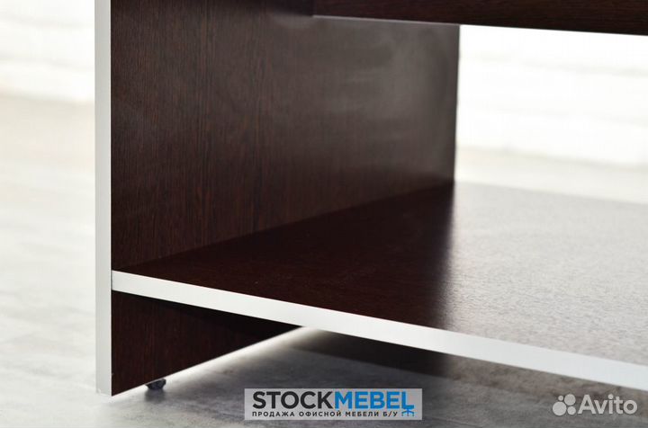 Офисная мебель. Стол журнальный, новый. Венге