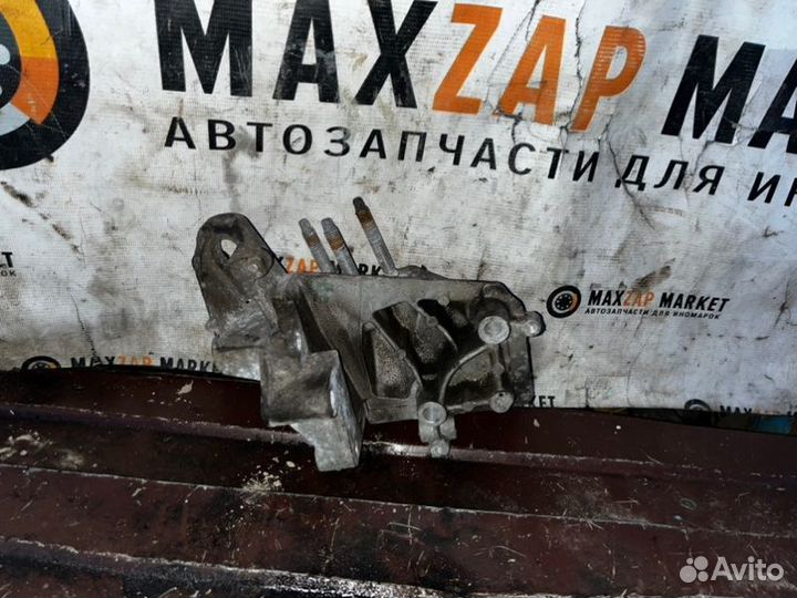 Кронштейн двигателя правый Ford Fusion 2002-2012