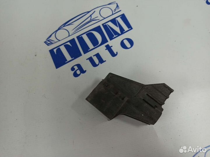 Крепление радиатора кондиционера Nissan Altima L32