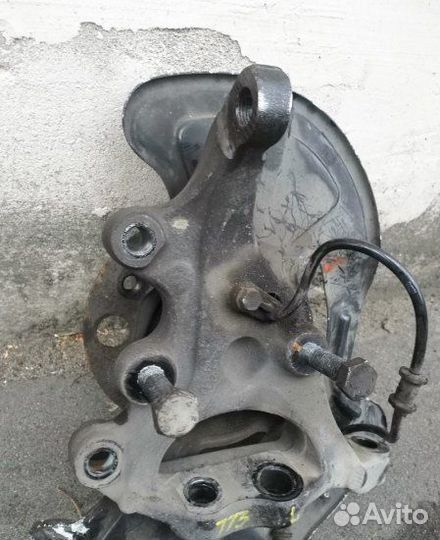 Кулак поворотный передний левый Mercedes C-Class