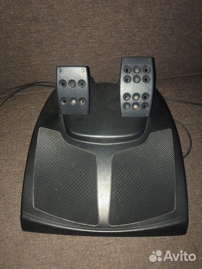 Игровой руль с педалями logitech momo racing 900