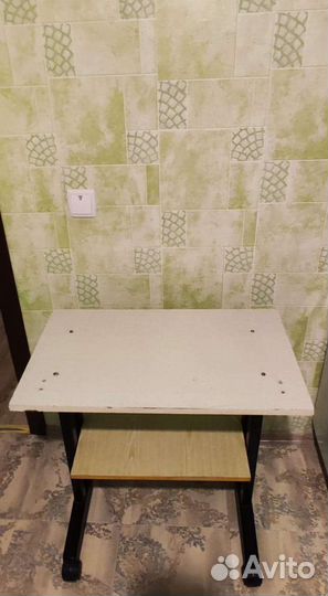 Стол под телевизор