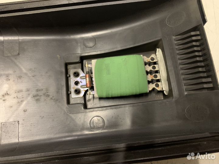 Резистор отопителя Skoda Octavia A4 Tour