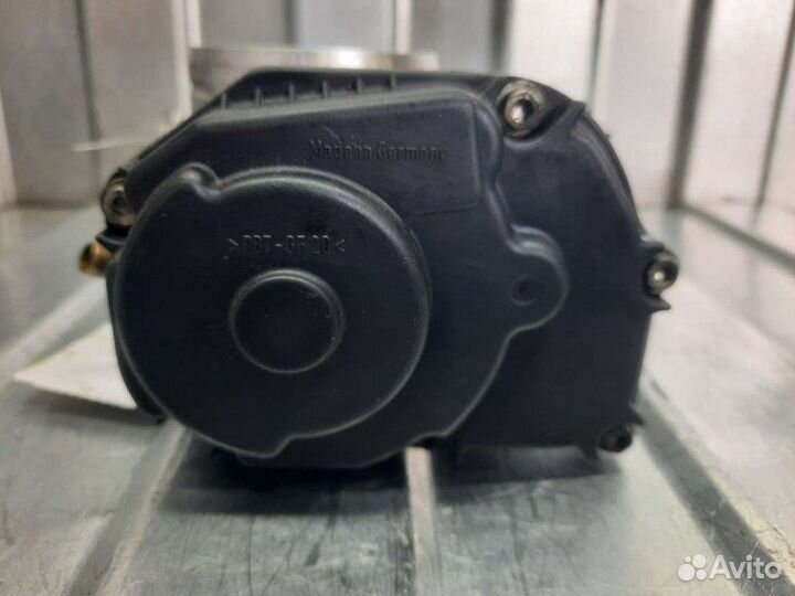 Дроссельная заслонка Volkswagen Golf 4 1.6 2001