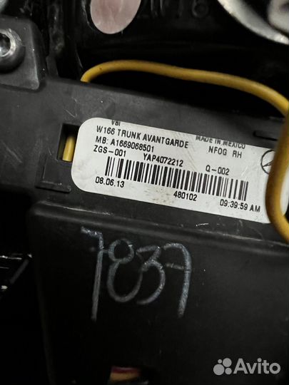 Фонарь задний в крышку багажника Mercedes ML W166