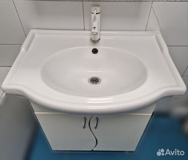 Тумба с раковиной для ванной напольная и зеркало