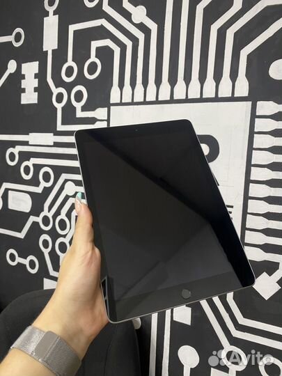 Apple iPad 6 поколения 32gb Wi-Fi Space Gray
