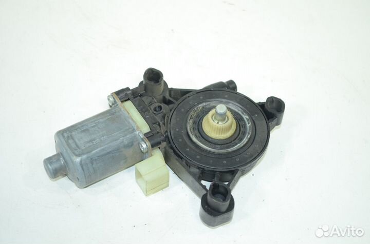 Моторчик стеклоподъемника передний левый