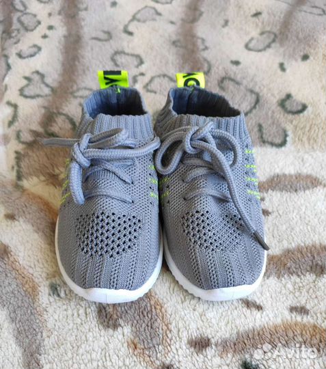 Кроссовки детские 25