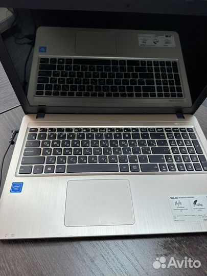 Ноутбук asus