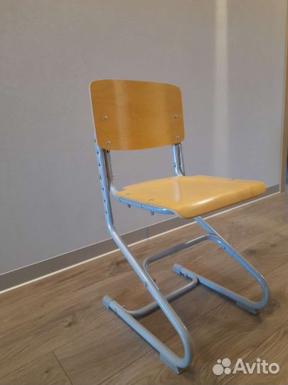 Стул школьный
