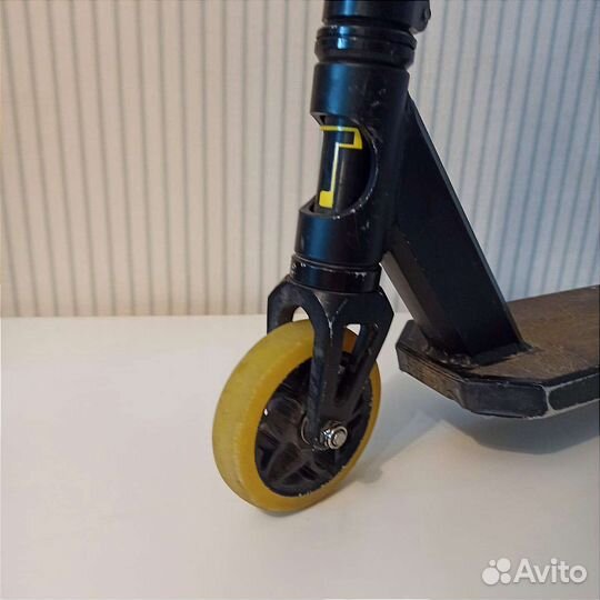 Трюковой самокат tech team duker 303