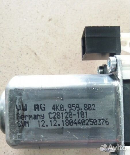 Моторчик стеклоподъемника передней правой двери VW