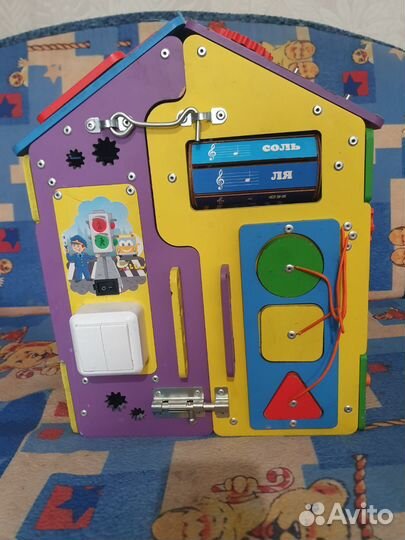 Бизиборд домик с парковкой