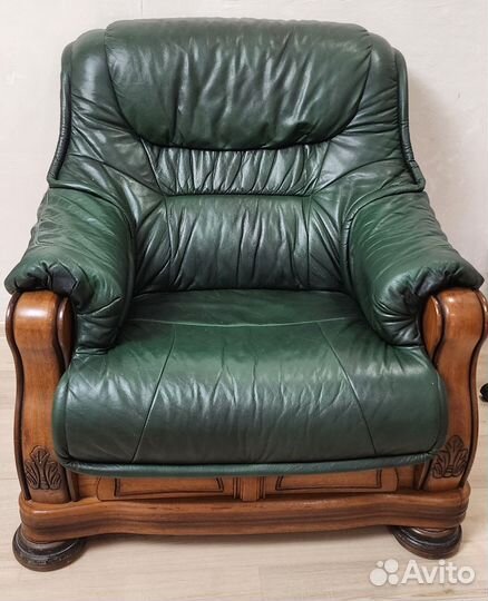 Кожаный диван и 2 кресла