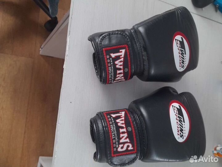 Тогр есть.Боксерские перчатки twins 12