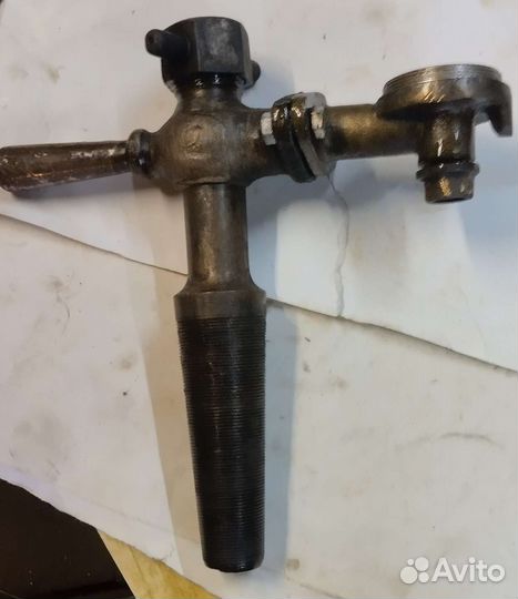 Старинный бочковой насос