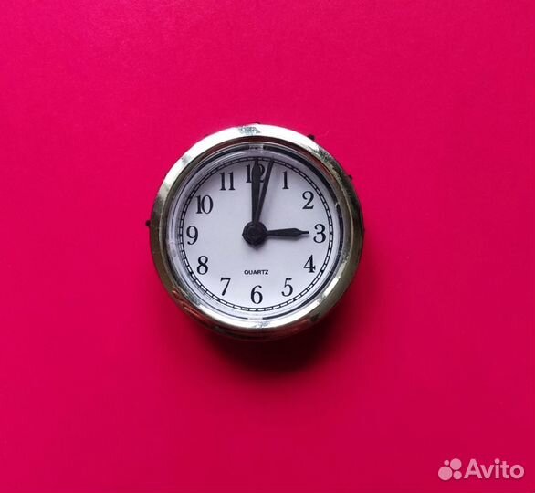 Часы кварцевые
