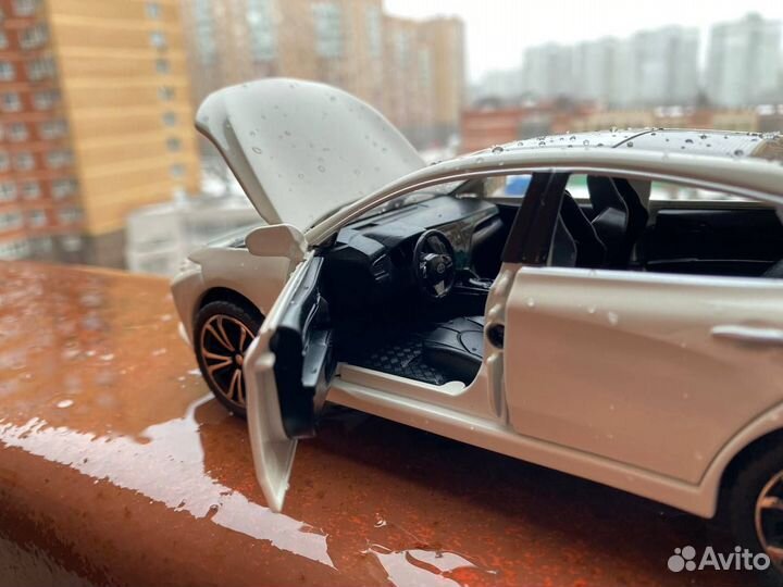 Модель металлическая Toyota Camry Белая 1:24 Камри