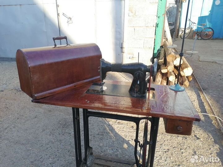 Швейная машинка зингер