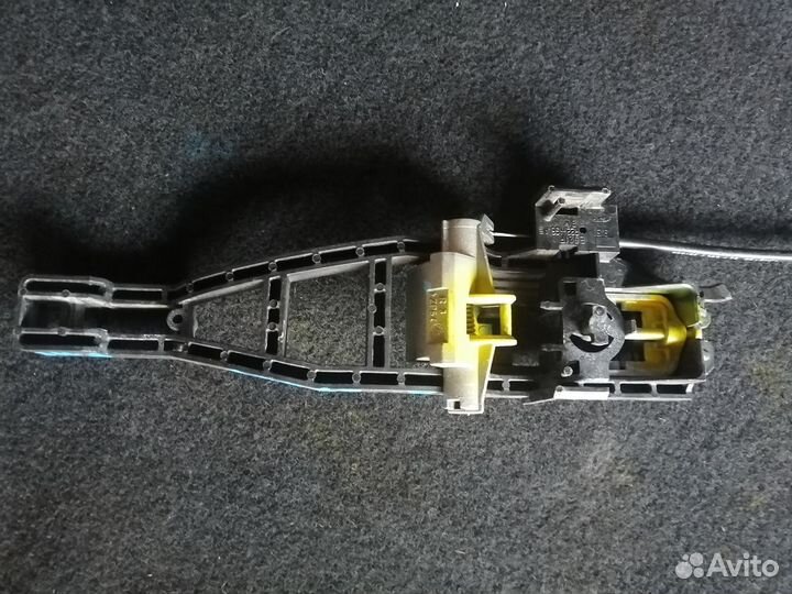 Основание ручки двери наружней правый Ford Focus 3