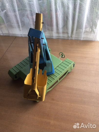 Игрушка металлический экскаватор сим 1981 СССР