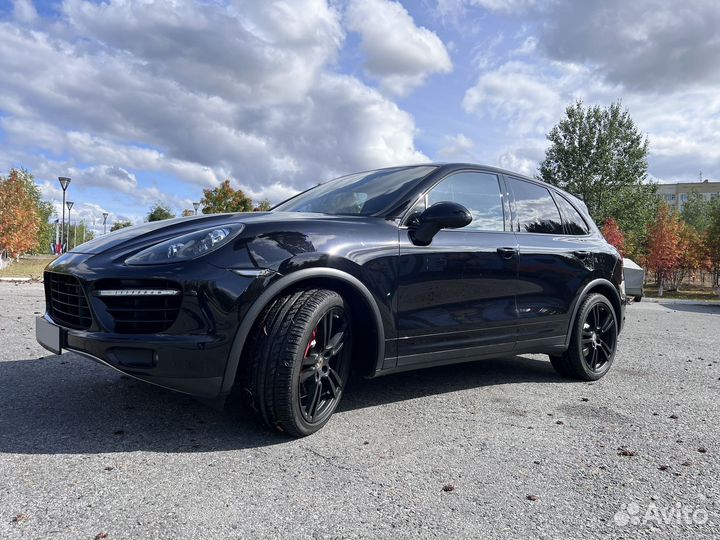 Porsche Cayenne Turbo, 2011