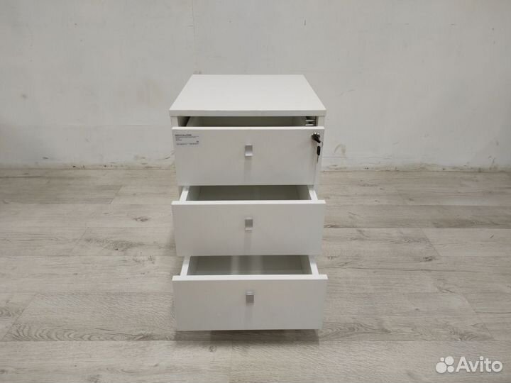 Тумба подкатная, 3 ящика с замком. Новая 09512