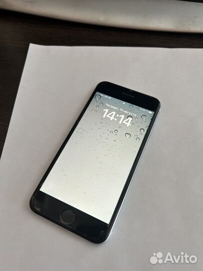 Телефон iPhone SE 2020