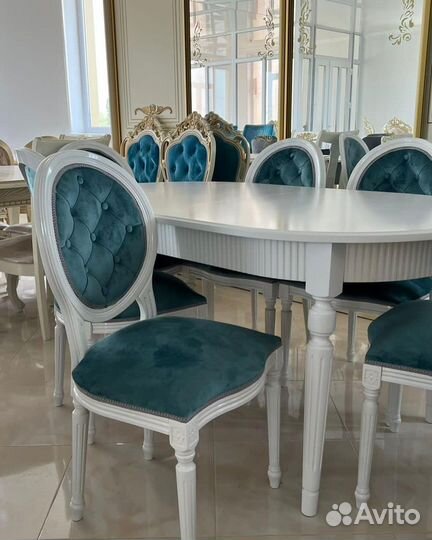 Кухонный стол и стулья