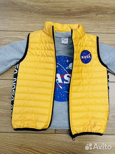 Костюм детский тройка новый 104 р