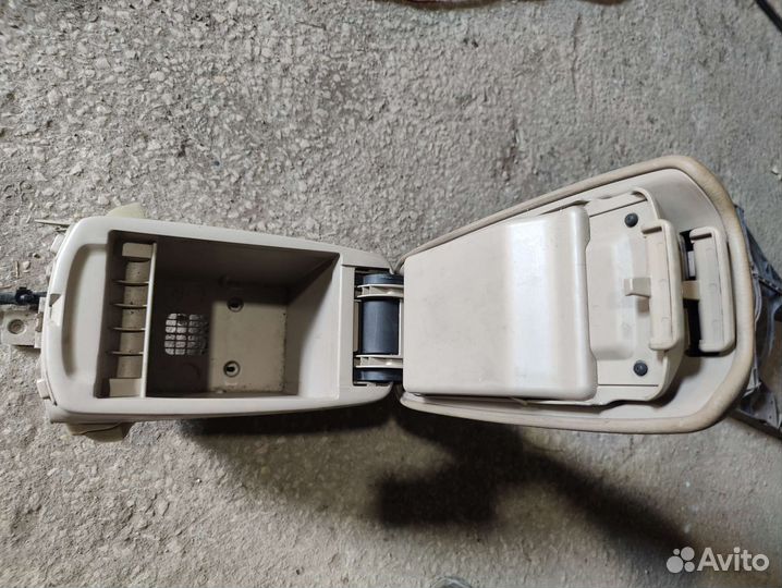 Крышка подлокотника Mazda 6 gg