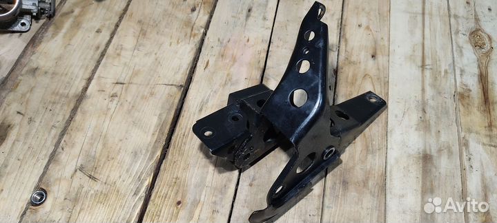 Кронштейн опоры двигателя задний Nissan AD