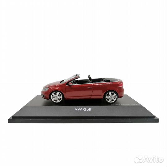 Модель автомобиля Schuco 450746600 VW Golf 1:43