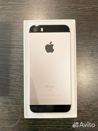 iPhone SE, 128 ГБ