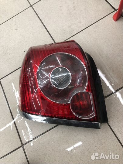 Задние фонари Toyota Avensis
