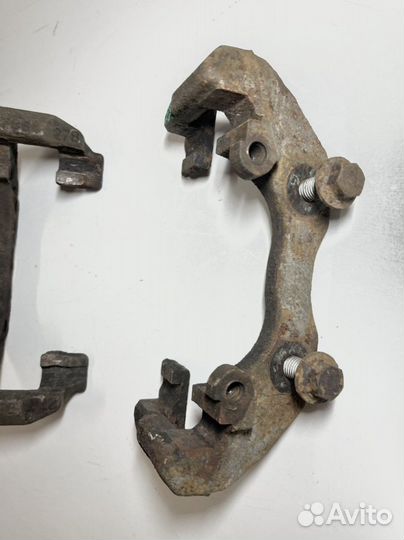 Скоба суппорта передняя Ford Focus 2