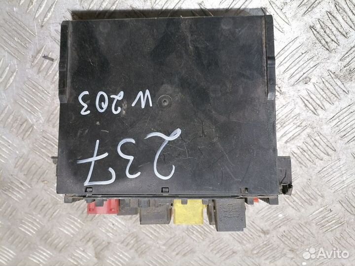 Блок предохранителей салонный C 203