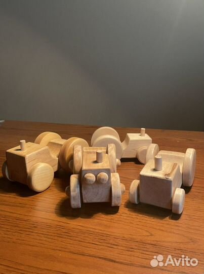 Трактор - деревянная игрушка