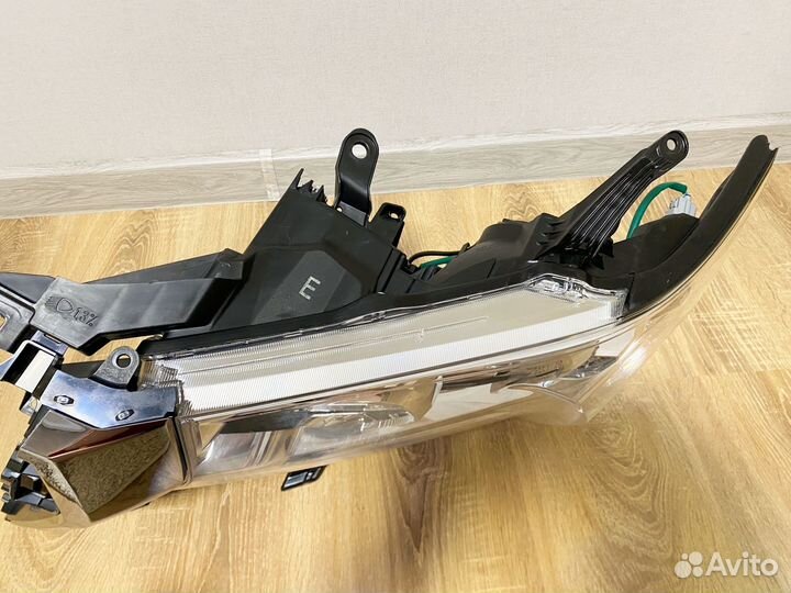 Фара Toyota Land Cruiser Prado 150