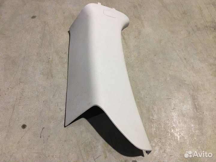 Обшивка стойки задняя левая Skoda Yeti 1.2 CBZ