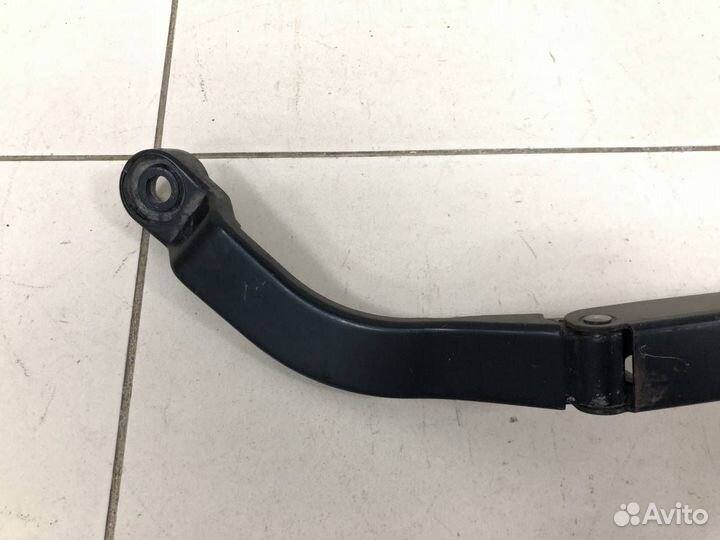 Поводок стеклоочистителя передний правый Nissan Al