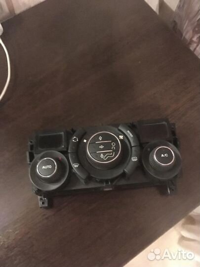 Климат контроль панель управления на Пежо 408