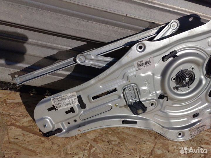 Стеклоподъемник двери передний левый Kia Sportage