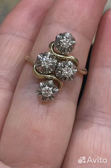 Кольцо с бриллиантом