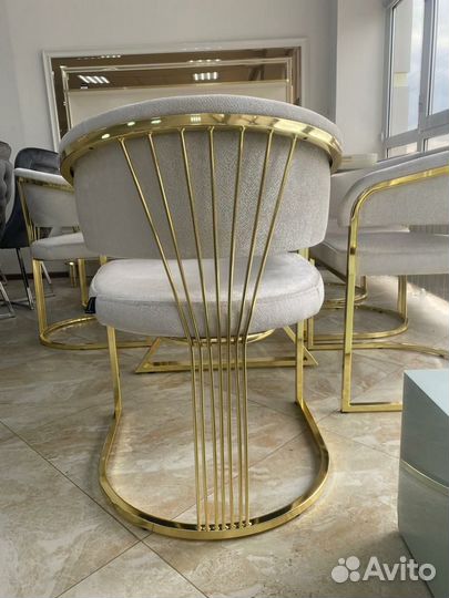 Стол и стулья