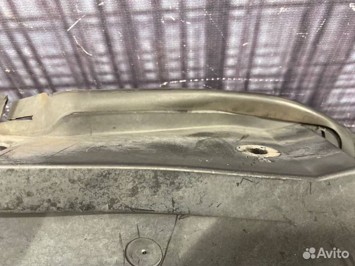 Диффузор радиатора правый Bmw X5 E53 M54 2004